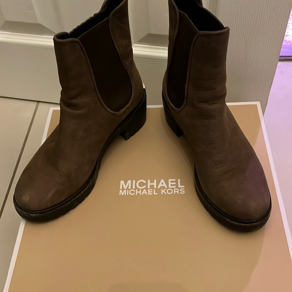 GUC Taupe/brown, lug sole Chelsea boots